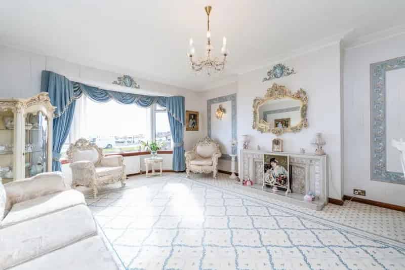 3 Bedroom Detached Home with Sea Views and Garage