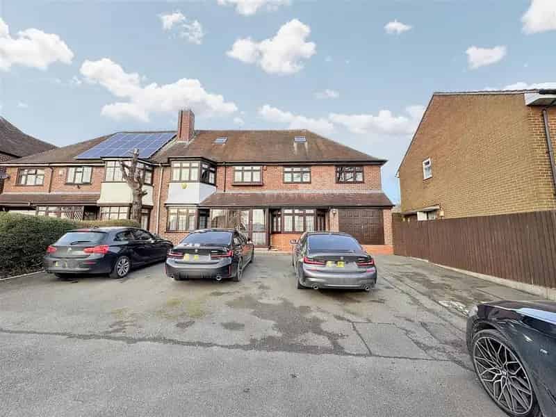 4 Bedroom Semi-Detached House for Sale