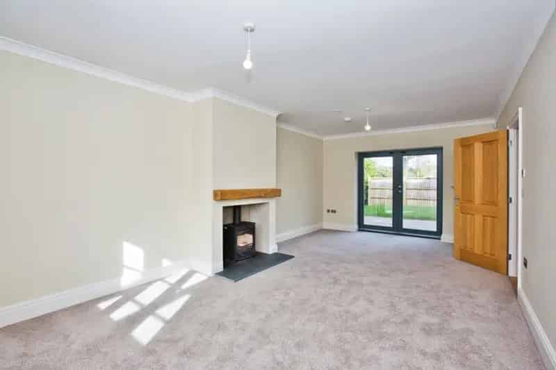 5 Bed Detached House with Garage and Electric Car Charging