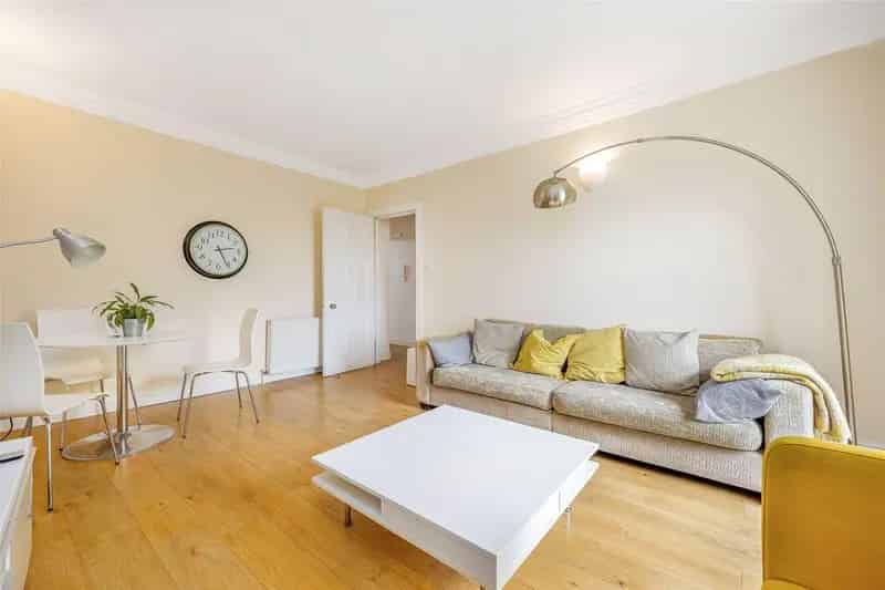 3 Bedroom Apartment for Sale in Glasgow West End