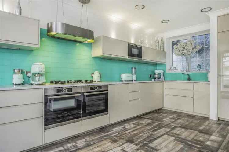 3 Bedroom Apartment for Sale in Bournemouth
