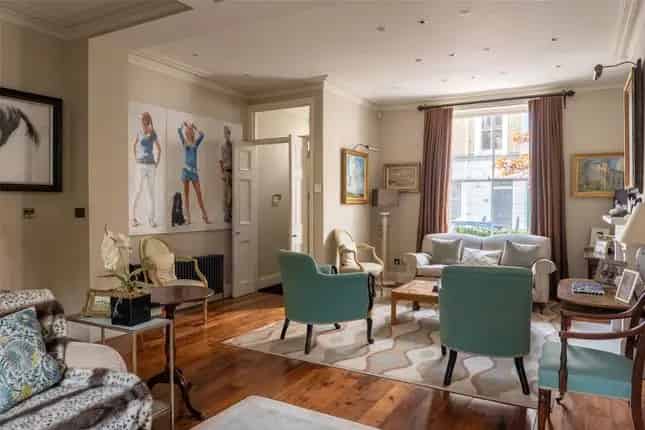 Terraced House for Sale in Chelsea SW10