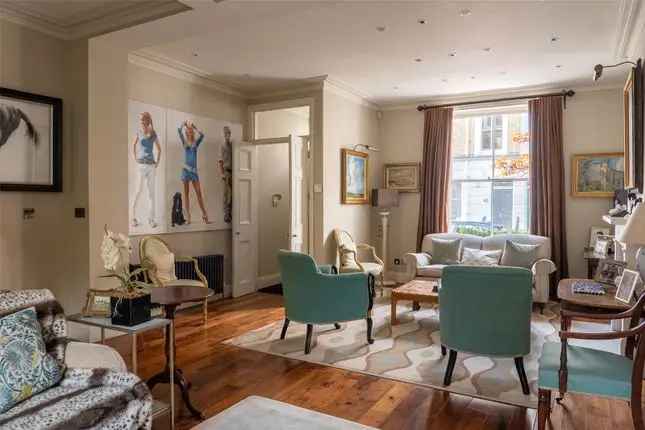 Terraced House for Sale in Chelsea SW10