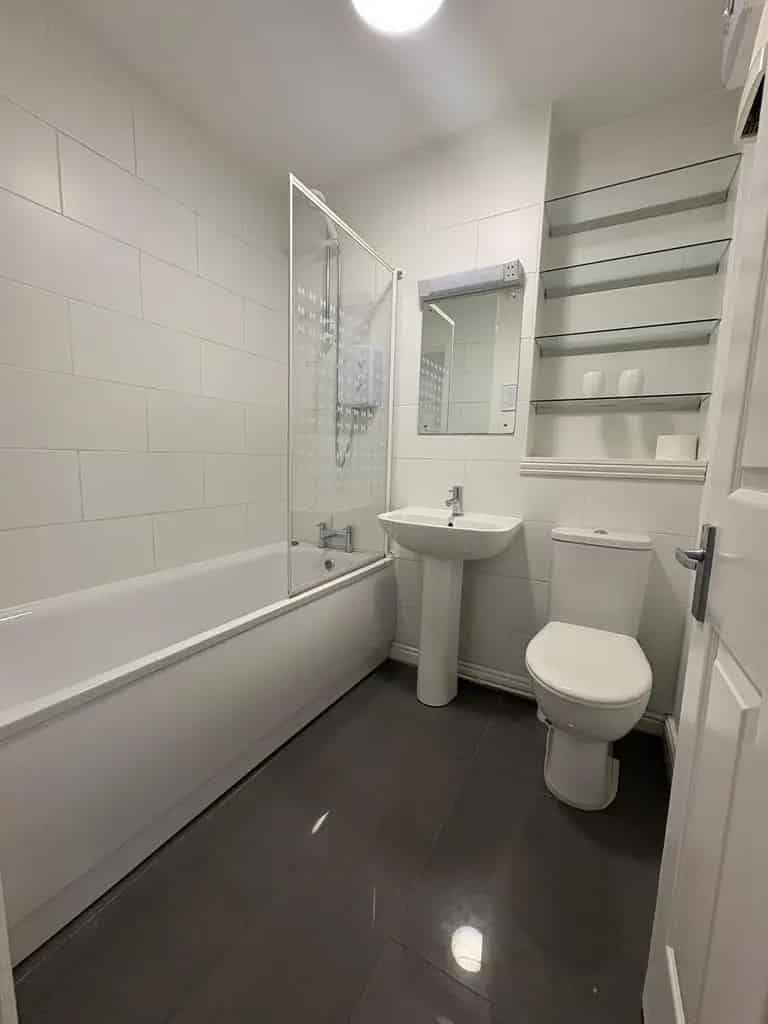 1 Bedroom Apartment to Rent - Balcony & Parking