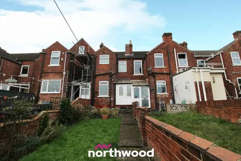 Two Bedroom Terraced House with Garage and Garden Freehold Bentley