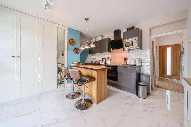 2 Bed Flat for Sale - Extended & Renovated Maisonette