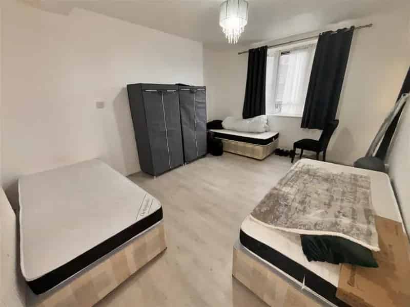 3 Bedroom Flat to Rent near Victoria Park