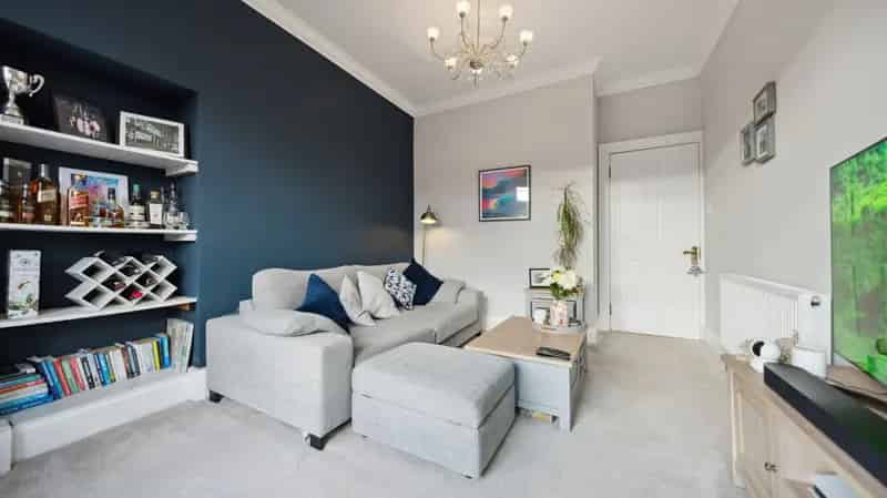 Shawlands 2-Bedroom Top Floor Flat Near Rail Station and Park