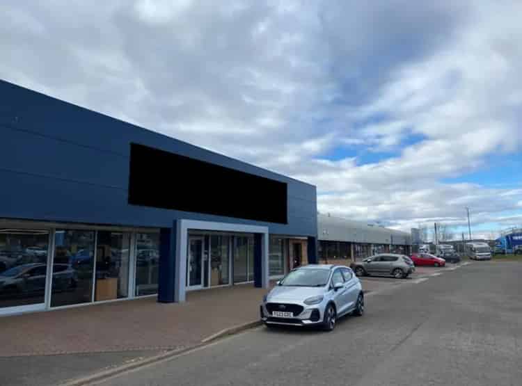 Retail Showroom Trade Counter Space To Let 7400 sq ft A90 Dundee