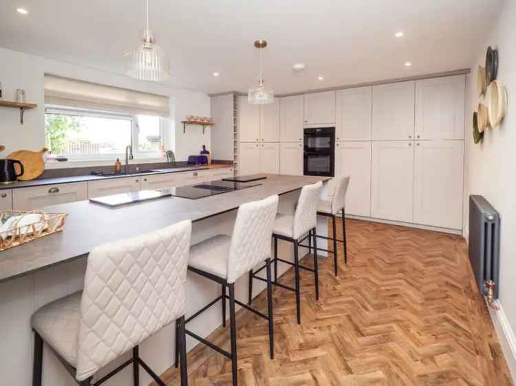 3 Bedroom Semi Detached House Little Plumstead Norfolk