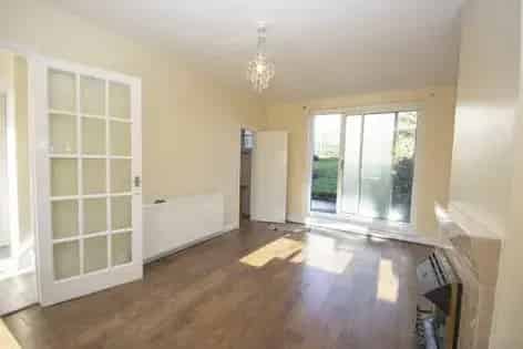 3 Bedroom House in London - Newly Redecorated