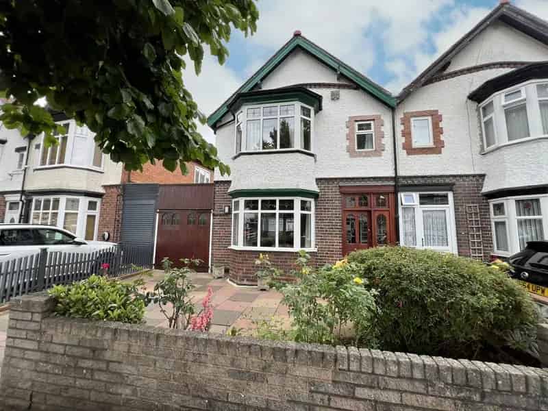 3 Bedroom Semi-Detached House for Sale at Modern Auction