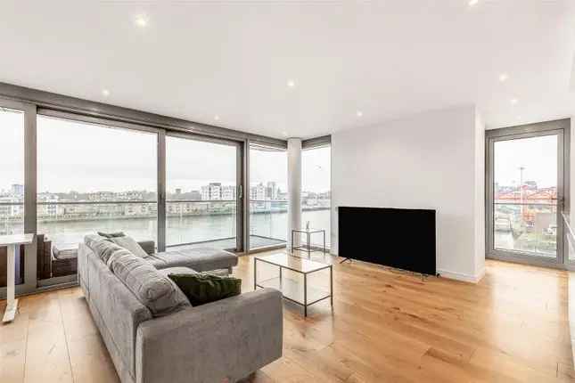 Flat to rent in Riverside Quarter, Wandsworth SW18