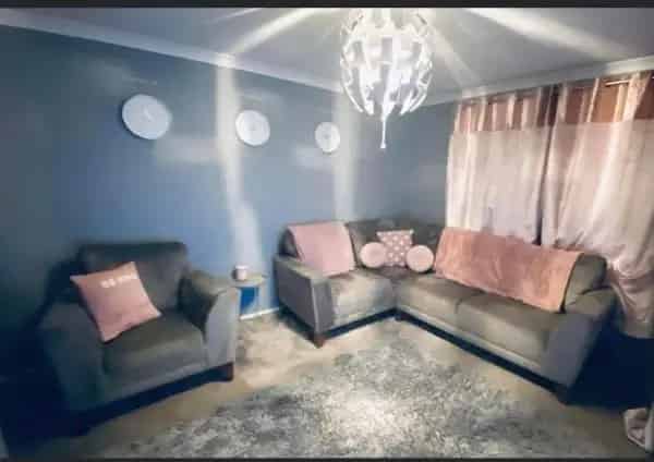 Large 4 Bed House Separate Dining Room Quiet Street