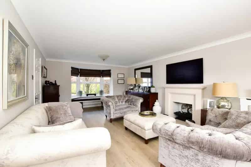 4 Bedroom Detached House for Sale Warfield Berkshire