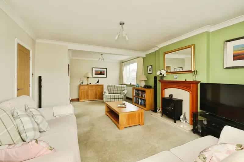 4 bedroom Detached House for sale, Carlton-in-Lindrick, Nottinghamshire, S81