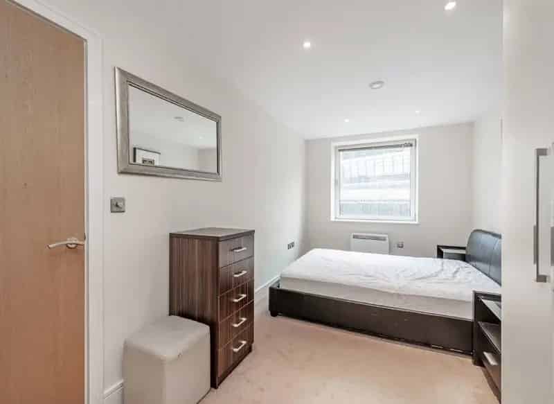 2 Bed 2 Bath Modern Flat with Balcony