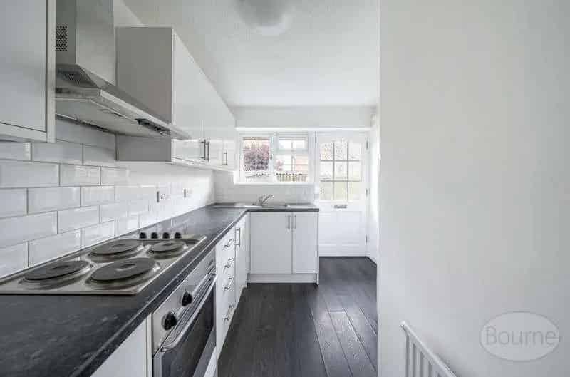 2 Bed Flat for Sale - Ground Floor Maisonette with Private Garden
