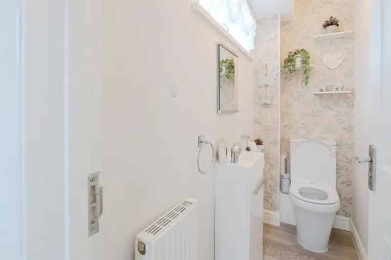Family Home: Three Bedroom End Terraced House with Garden