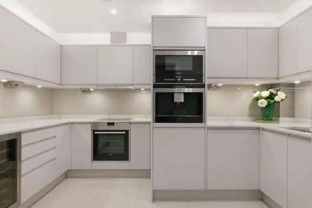 Flat for sale in Park Street, London SW6