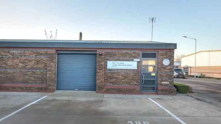 Slough Trading Estate Unit: 4 Parking, Roller Shutter, Amenities
