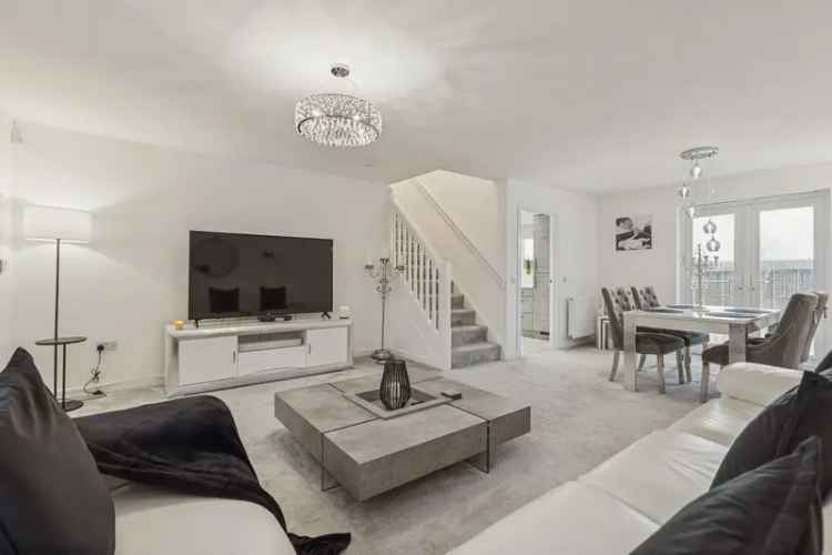 Spacious 3 Bedroom Family Home in Heartlands