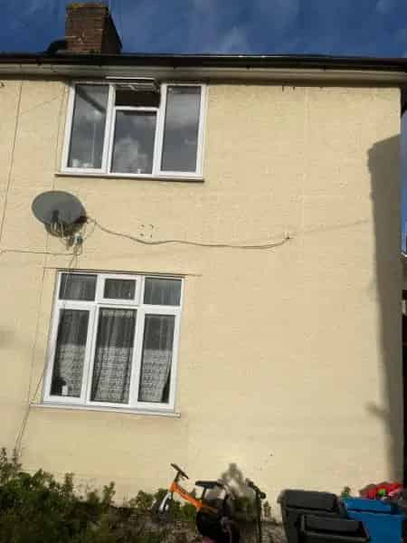 2 Bedroom House with Garden Near Schools and Shops