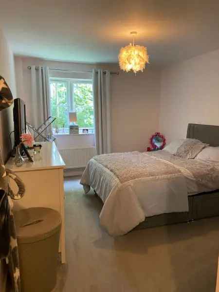 Flat For Rent in Epsom and Ewell, England