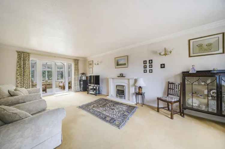 4 Bedroom Detached House Near Farnborough Station