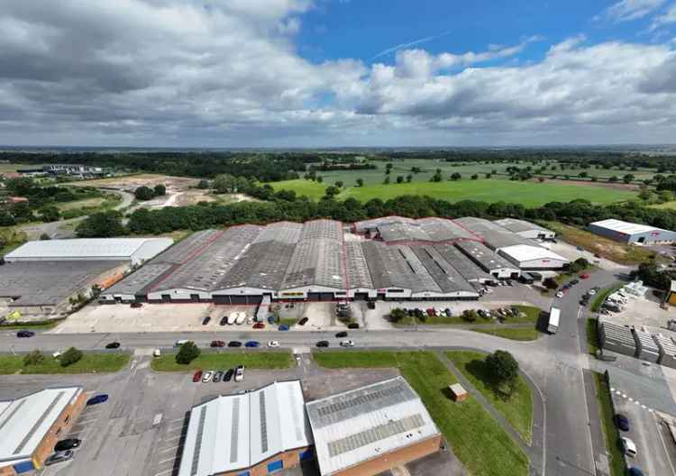Warehouse Bays with Open Plan Storage and Ancillary Facilities