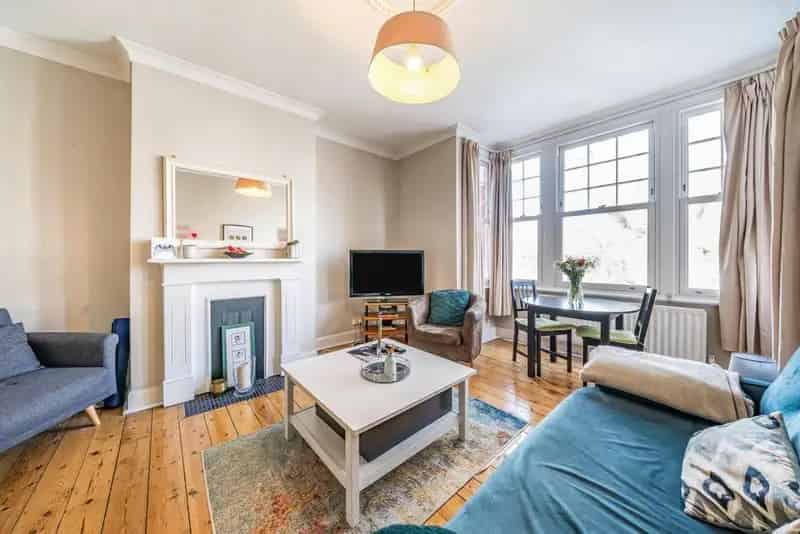 Two Double Bedroom Apartment in Converted Period House
