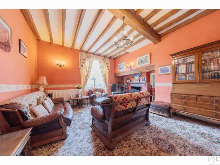Grade II Listed 5 Bedroom Detached House with Bungalow Kirkby Mallory