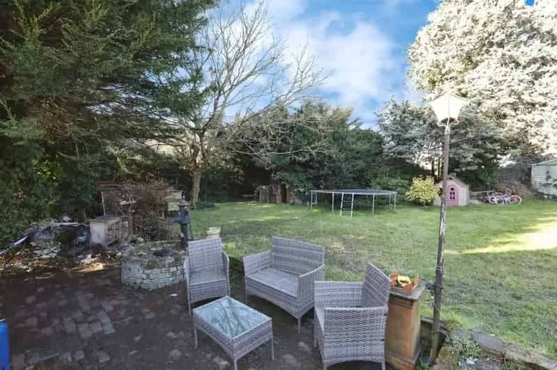 Grade II Listed 3-Bedroom Cottage in Teynham