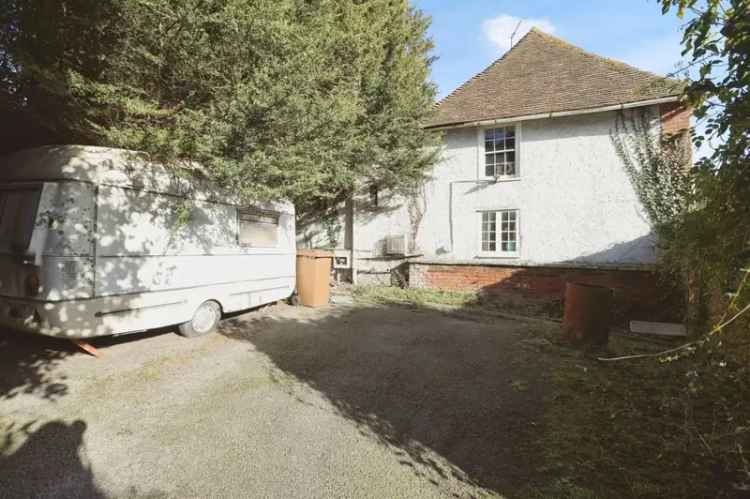 Grade II Listed 3-Bedroom Cottage in Teynham