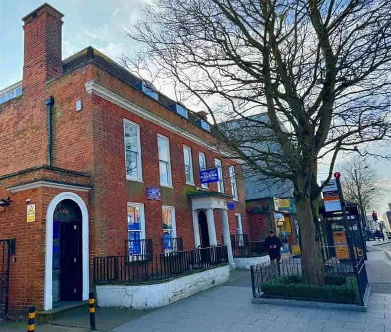 Grade II Listed Building  4900 Sqft High Street Commercial Property