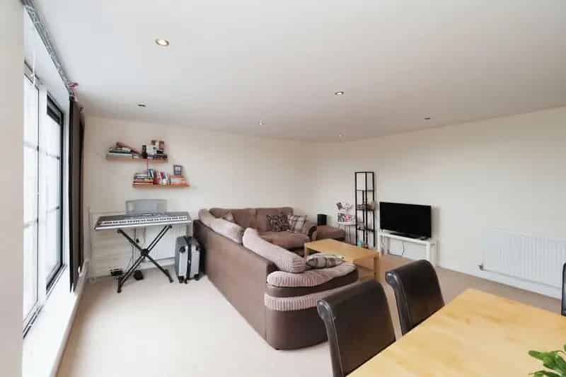 One Bedroom Flat Freemans Meadow Zero Deposit Parking Balcony