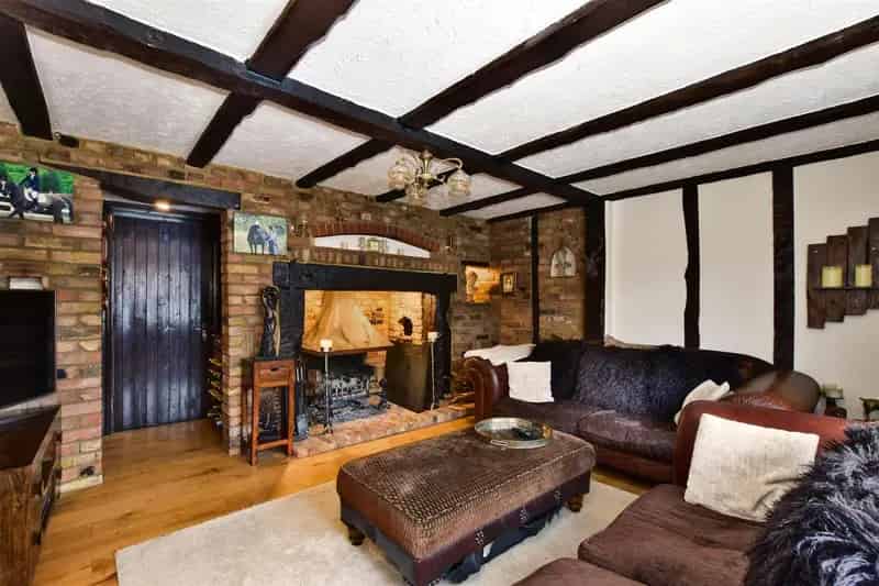Detached House to rent with 4 bedrooms, Maplefield, Park Street