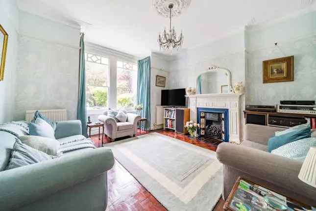 5 Bedroom Semi-Detached House for Sale in Ealing W13