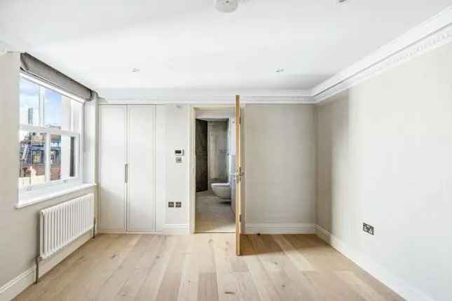 Flat to rent in Portland Place, Fitzrovia W1B