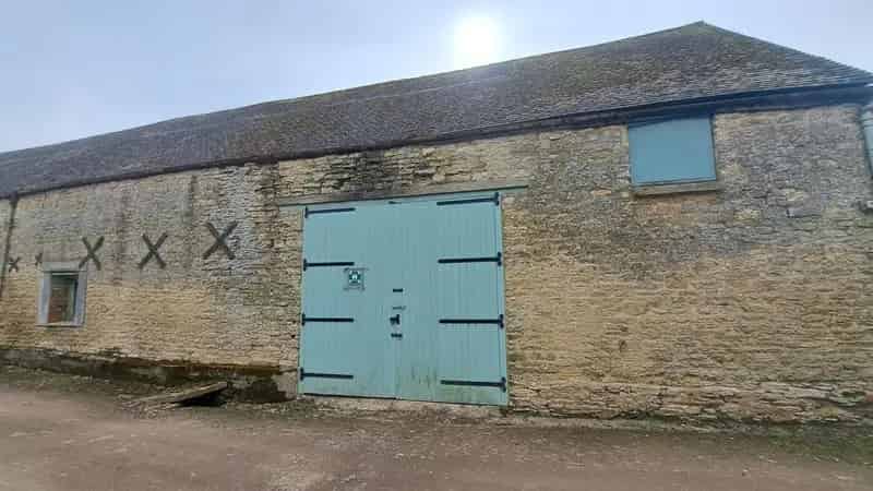 Storage Unit Near Milton Keynes - Secure 876 sq ft Space