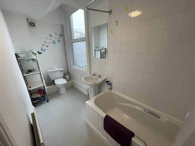 1 Bedroom House Share for Professionals near Wilmslow Road