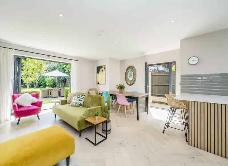 Stylish 2-Bedroom Flat in Clapham High Specification Finish