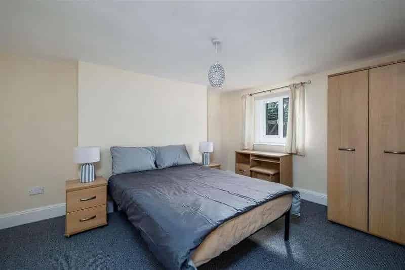 2 Bed Maisonette For Sale - Recently Renovated