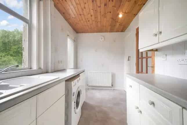 Two Bedroom Mid Terrace Villa For Sale Milngavie