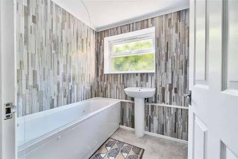 2 Bed Flat for Sale Chain Free Great Sized Patio Garden