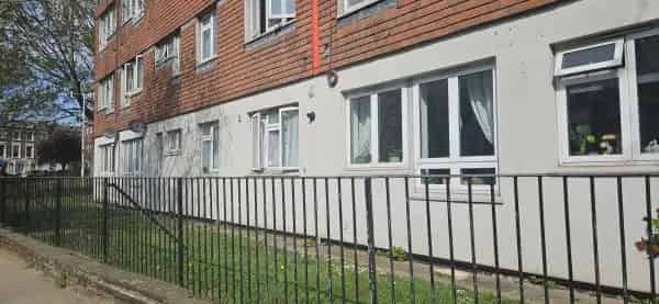 2 Bed House Near Transport Links and Amenities