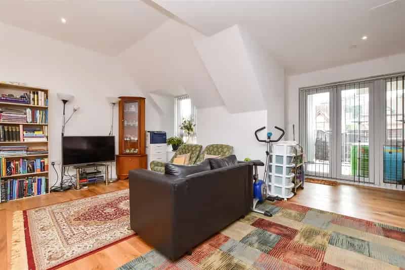 2 Bedroom Apartment for Sale Near Purley Station