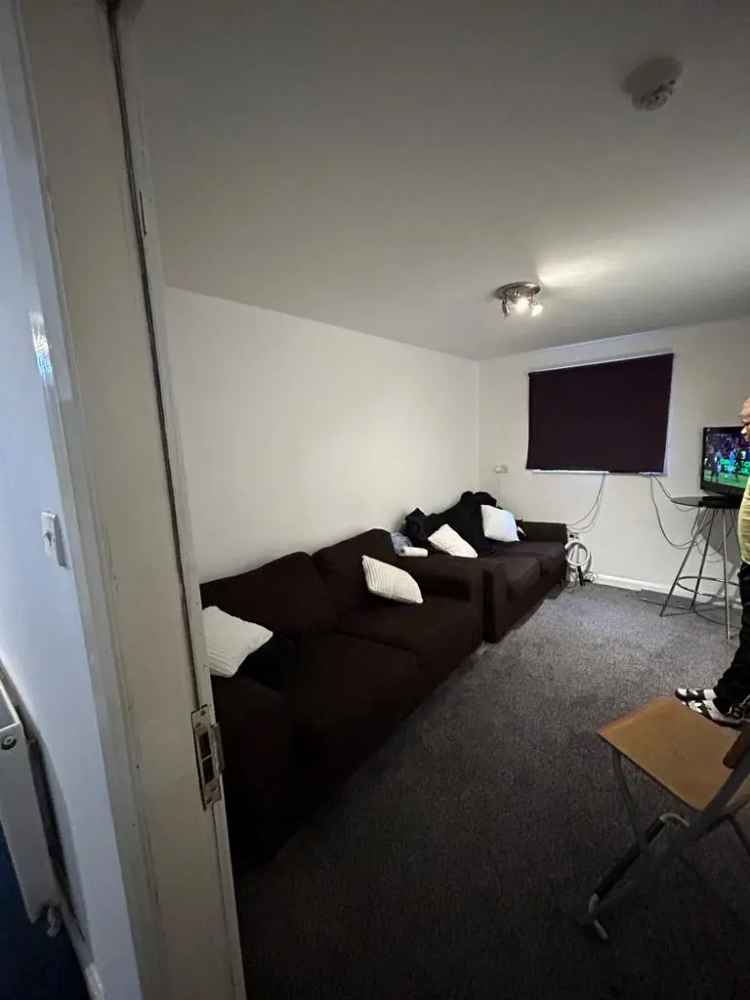 1 bedroom in a house share to rent