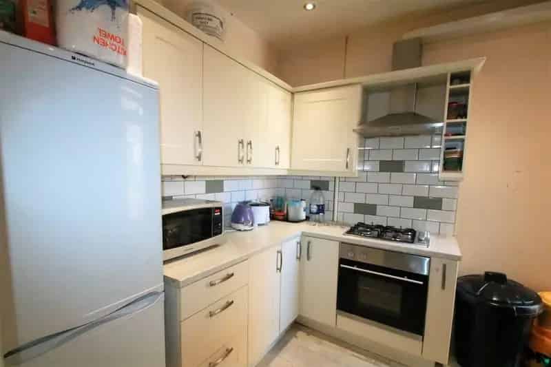 3 Bedroom Flat South Croydon - Modern Method Auction