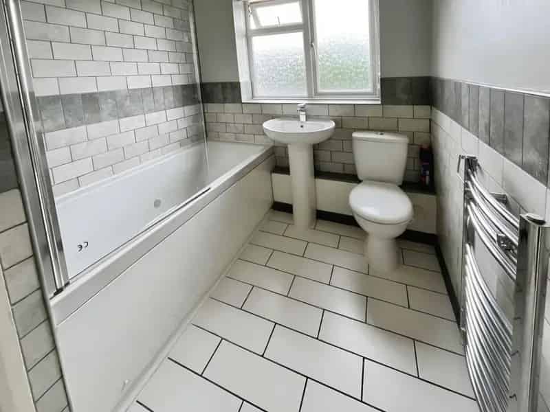 2 Bedroom Flat For Sale Near Butlers Lane Station